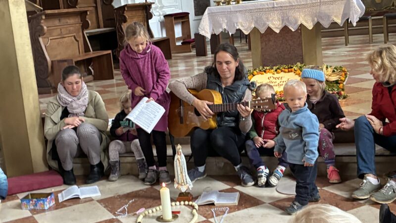 Eine Million Kinder beten den Rosenkranz
