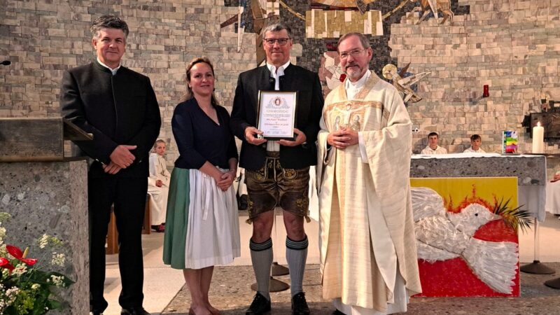 Goldenes Ehrenzeichen des Pfarrverbandes  für Michael Wallner