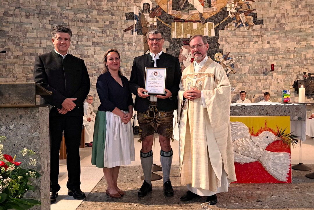 Goldenes Ehrenzeichen des Pfarrverbandes für Michael Wallner