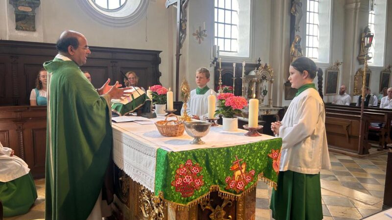 Neue Ministranten in St. Korbinian Dettendorf – Aufnahme und Abschied