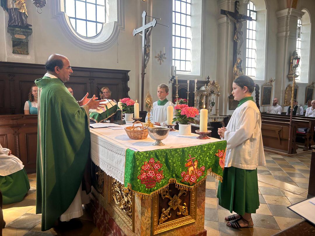 Neue Ministranten in St. Korbinian Dettendorf – Aufnahme und Abschied